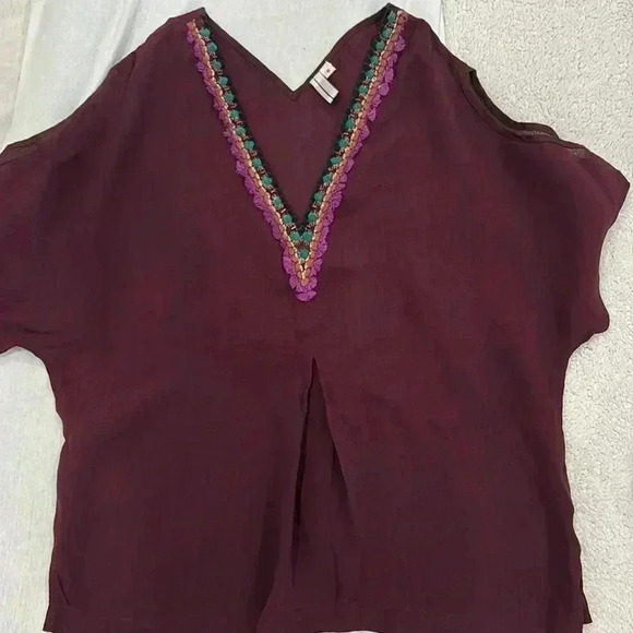 Unique Beautiful Multi color Burgundy top. Never worn. - Picture 5 of 5